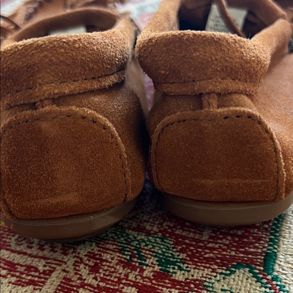 Minnetonka Tan Suede Moccasins with Fringe size 6 like new - Picture 5 of 9